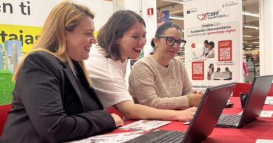 Fundación Cibervoluntarios y centro comercial Águilas Plaza acercan la tecnología a la ciudadanía por el Día del Aprendizaje Digital