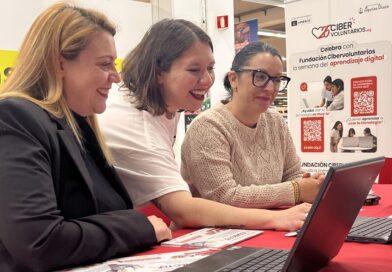 Fundación Cibervoluntarios y centro comercial Águilas Plaza acercan la tecnología a la ciudadanía por el Día del Aprendizaje Digital