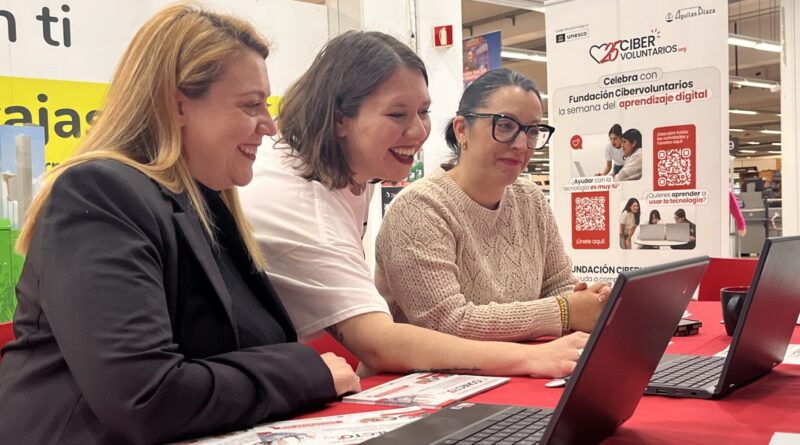 Fundación Cibervoluntarios y centro comercial Águilas Plaza acercan la tecnología a la ciudadanía por el Día del Aprendizaje Digital