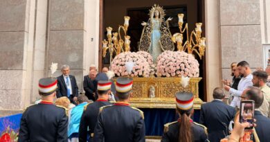 La Virgen de los Dolores recorre las calles ante el fervor de todo su pueblo