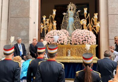 La Virgen de los Dolores recorre las calles ante el fervor de todo su pueblo
