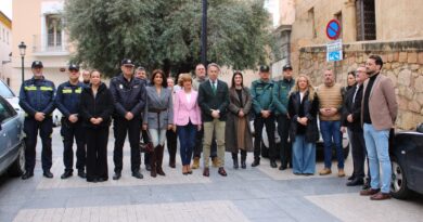 Lorca se suma al homenaje a las víctimas del terrorismo con un minuto de silencio en la Plaza del Caño