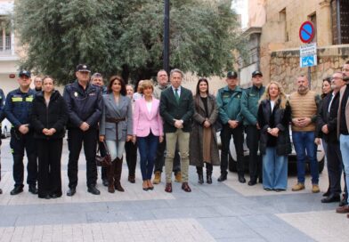 Lorca se suma al homenaje a las víctimas del terrorismo con un minuto de silencio en la Plaza del Caño