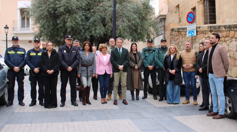 Lorca se suma al homenaje a las víctimas del terrorismo con un minuto de silencio en la Plaza del Caño
