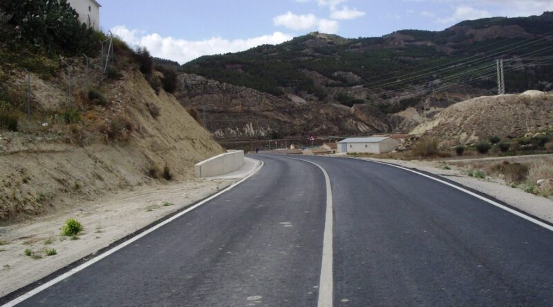 Adjudicada la renovación del firme de la carretera que une Lorca y el Pantano de Puentes con una inversión de más de medio millón de euros