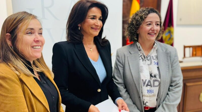 Los mayores de las pedanías de Lorca ya disfrutan de talleres de salud física, desarrollo personal y competencias digitales