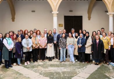 Una inversión superior a los 417.000€ del gobierno regional permite formar en bordado a una veintena de desempleados a través de los Pasos Azul y Blanco