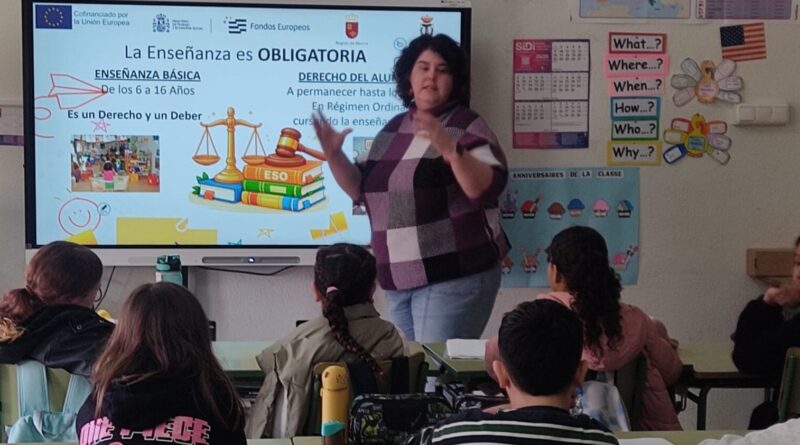 El Ayuntamiento lleva a cabo charlas informativas en los colegios enfocadas a prevenir el absentismo escolar