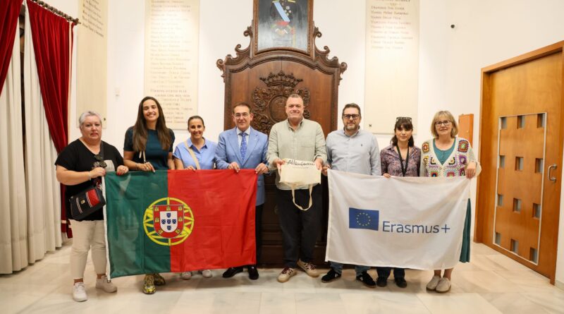 El Ayuntamiento de Lorca recibe la visita de docentes del programa Erasmus+ del CEIP San José