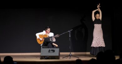 Teresa Jiménez rinde homenaje a Paco Rabal con un multitudinario concierto de guitarra flamenca