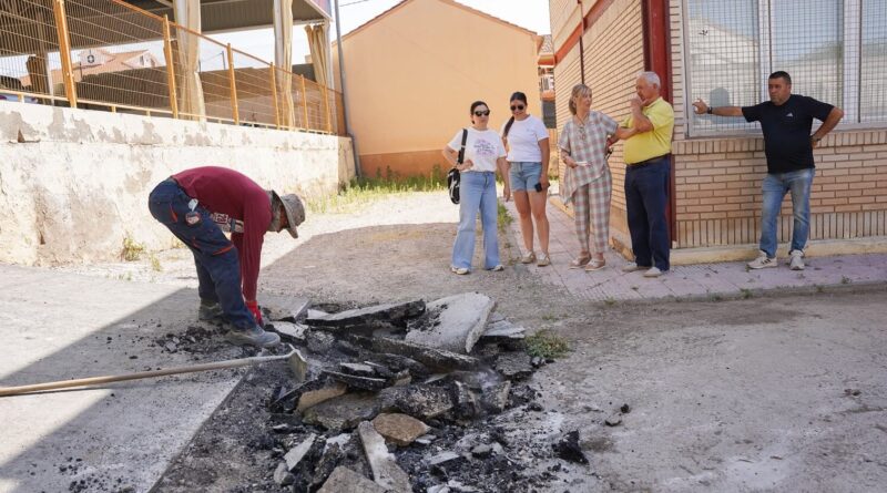 La Concejalía de Vertebración del Territorio mejora el entorno del antiguo colegio de La Hoya y avanza en su recuperación