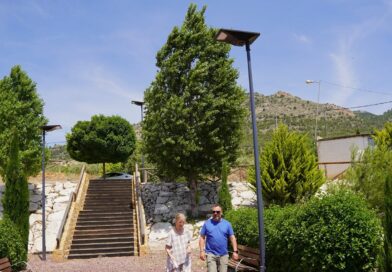 La Concejalía de Vertebración del Territorio y Lucha contra la Despoblación mejora la iluminación pública en el parque Jardín Botánico de Zarzadilla de Totana con nuevas farolas solares