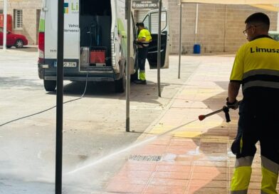 Limusa lleva a cabo esta última semana trabajos de limpieza y acondicionamiento en espacios públicos con motivo de las actividades y celebraciones del verano