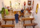 El alcalde de Lorca entrega a los vecinos de Las Terreras nuevo mobiliario para equipar la ermita tras su reciente restauración