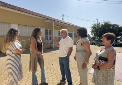 El Ayuntamiento de Lorca mejora la imagen del local social de La Torrecilla con trabajos de pintura en su fachada y elementos exteriores