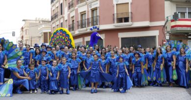 ‘La Edad del Pavo’ gana el Desfile de Carrozas de las Fiestas Patronales de Puerto Lumbreras 2026
