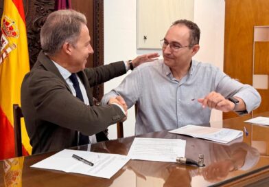 El alcalde de Lorca, Fulgencio Gil, protagoniza la firma del convenio de colaboración con AEMA III para reforzar y ampliar los servicios a usuarios y familias en una nueva sede